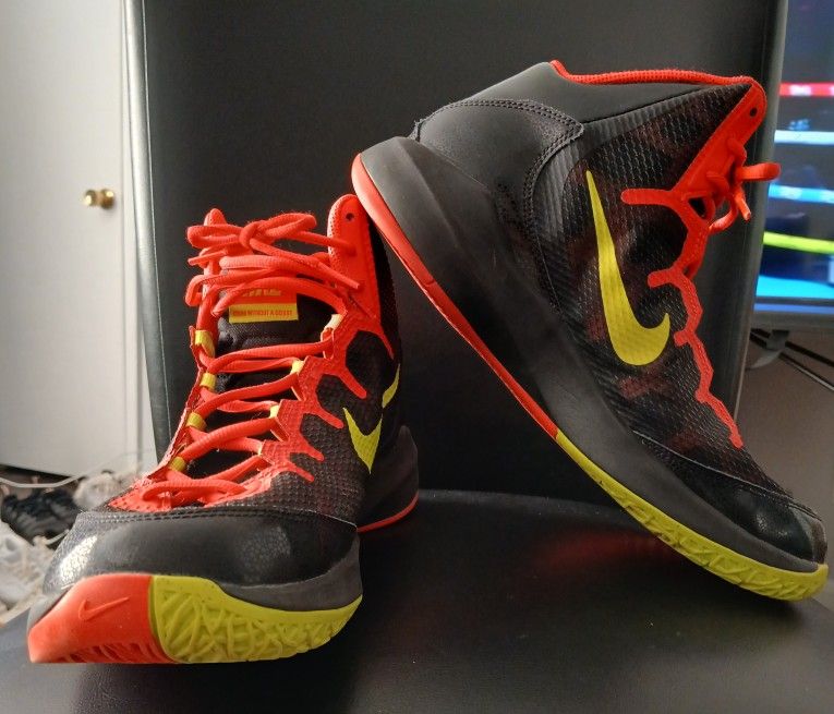 Nike. Zoom Without A Doubt. Men’s Black Crimson Sneakers. Size 10.5. #749432-001