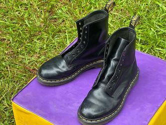 Size 7 boots no laces