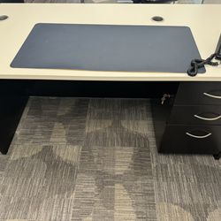 Desk- Dark Wood And White top - 5 Feet Long - locks 