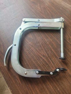 Valve spring compressor