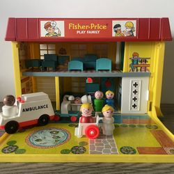 Vintage Fisher Price Play Family Children’s Hospital #931 Little People