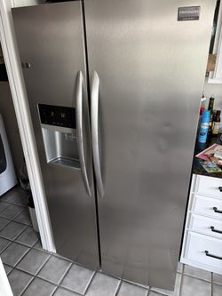 Refrigerator (Frigidaire)