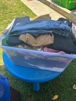 Caja de ropa de de adulto size MLXL alguna más grande y de niño 7/8 $25 toda