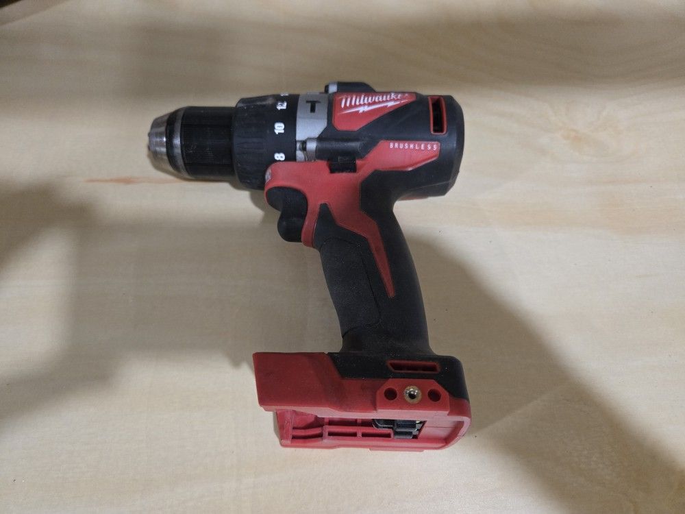 Milwaukee M18 18V Lithium-Ion Brushless Cordless 1/2 in. Compact Hammer Drill