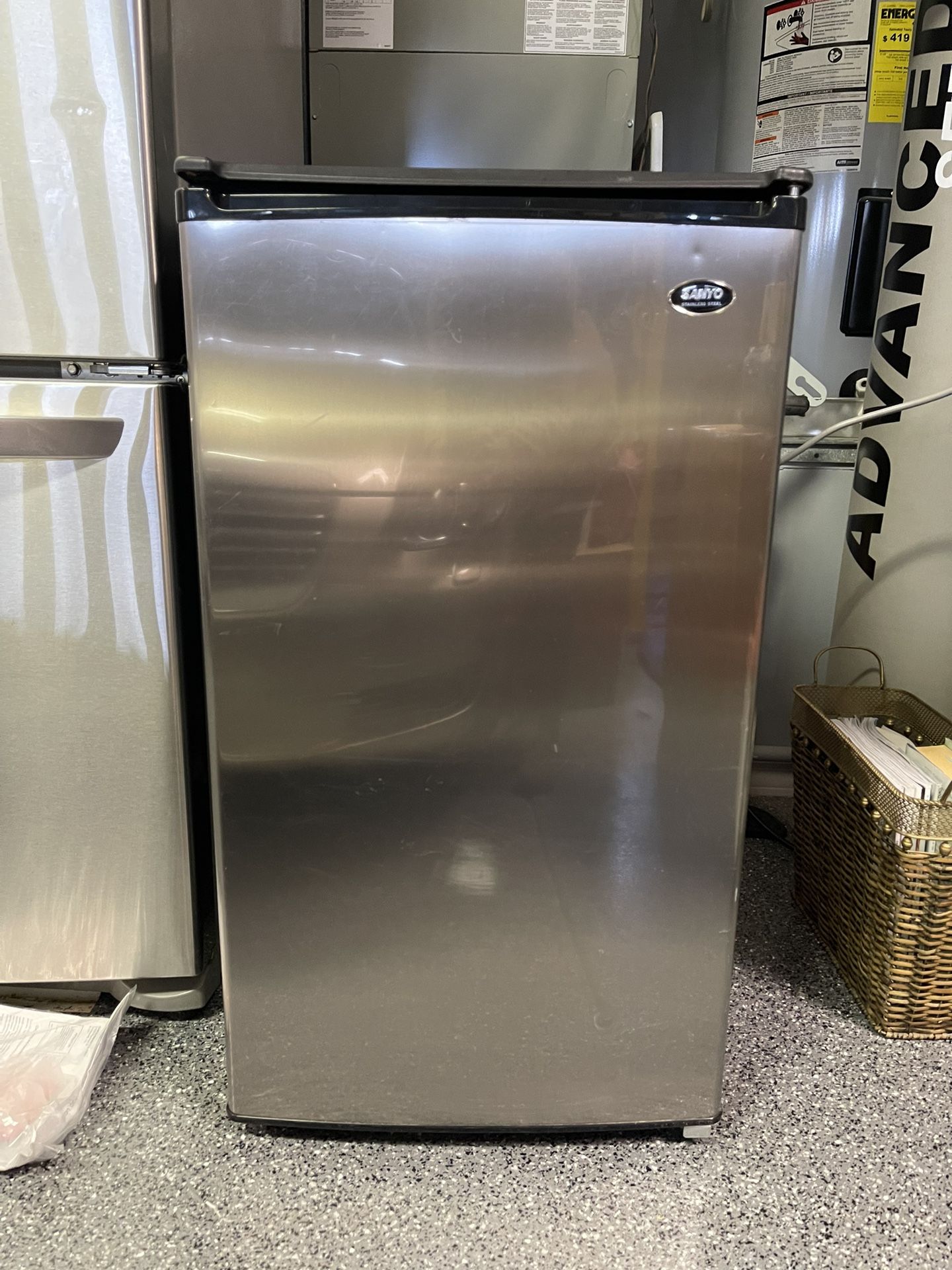 Sanyo SR-4433S 4.4 cu. ft. Compact Refrigerator, Mini Fridge