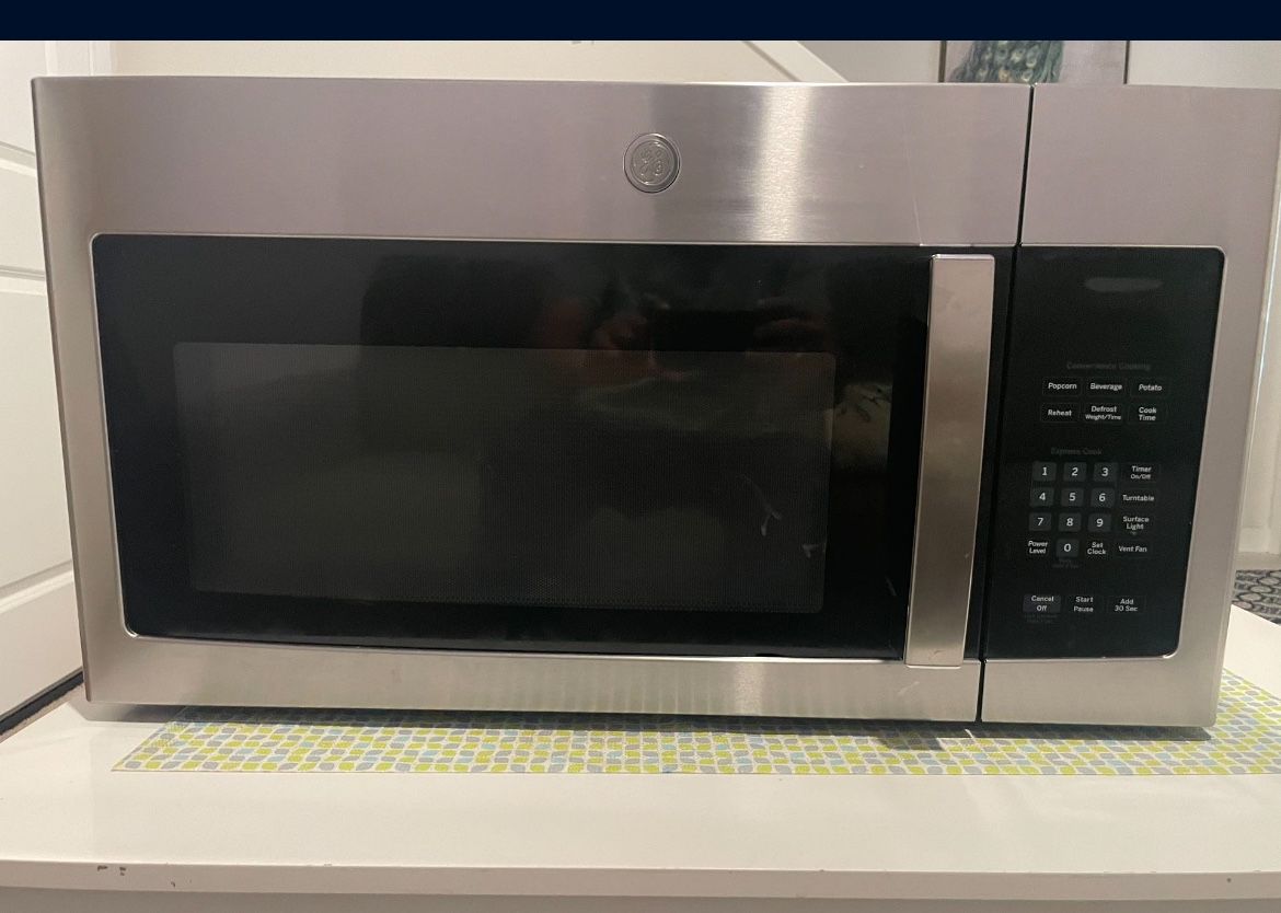 GE under cabinet microwave with exhaust fan