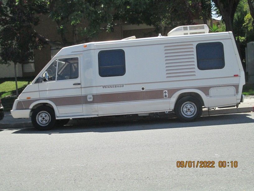 1985 Winnebago Lesharo