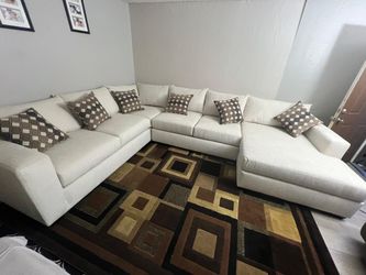 Large U-Shaped Sectional Sofa with Chaise