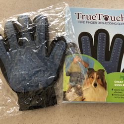 Deshedding Glove
