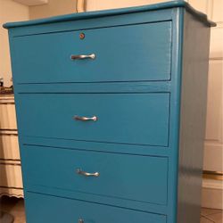 Dresser- Solid Wood - Vintage Restored! Very Well Made! Lots Of Storage! 