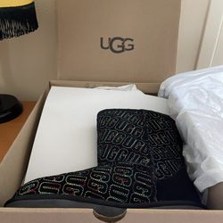 UGG Classic II Graphic Stitch
