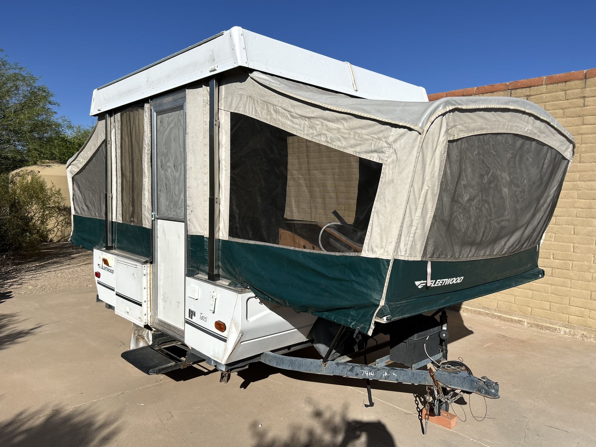 2006 Fleetwood Taos Pop-Up Camper