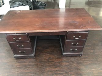 Office Desk in good condition