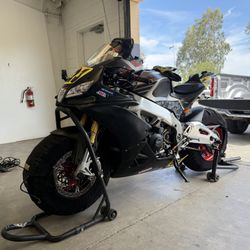 Aprilia Rsv4 // Tuono