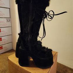 DEMONIA Size 8 Platform Fur Boots