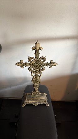 Fleur-de-Lis cross & ornate scrollwork, vintage-style ornate cast iron standing