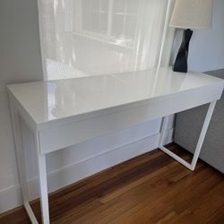 Entrance Table White 
