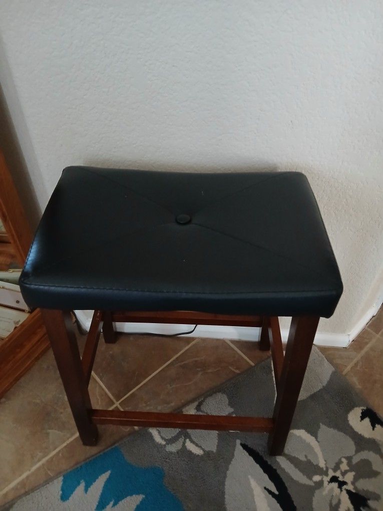 Short Bar Stool