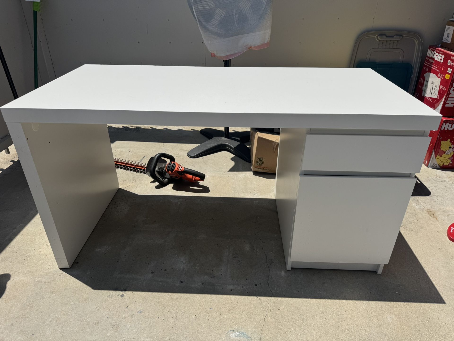 White Desk .