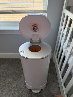 Munchkin diaper Pail
