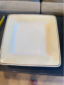 Laurie Gates Tribeca Dinner plates x4