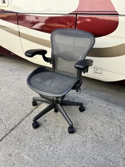 SMALL size A Herman Miller Aeron Chair Fully Loaded 