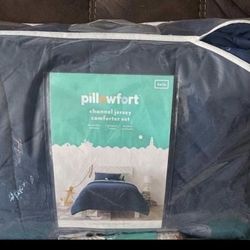 New Pillowfort channel jersey twin size comforter set