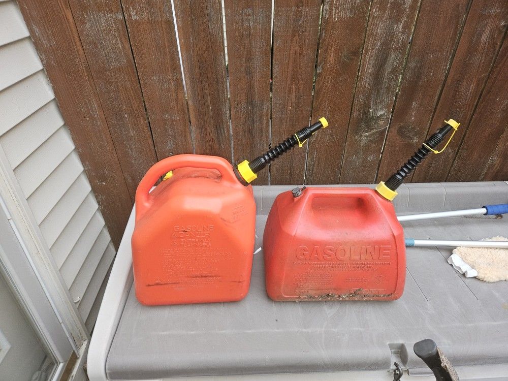 5 Gal Gas Cans
