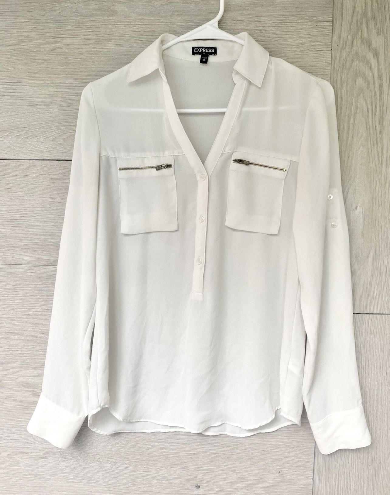 EXPRESS SHIRT White Blouse Top Women’s Size XS/TP Roll Tab Sleeves Round Hem