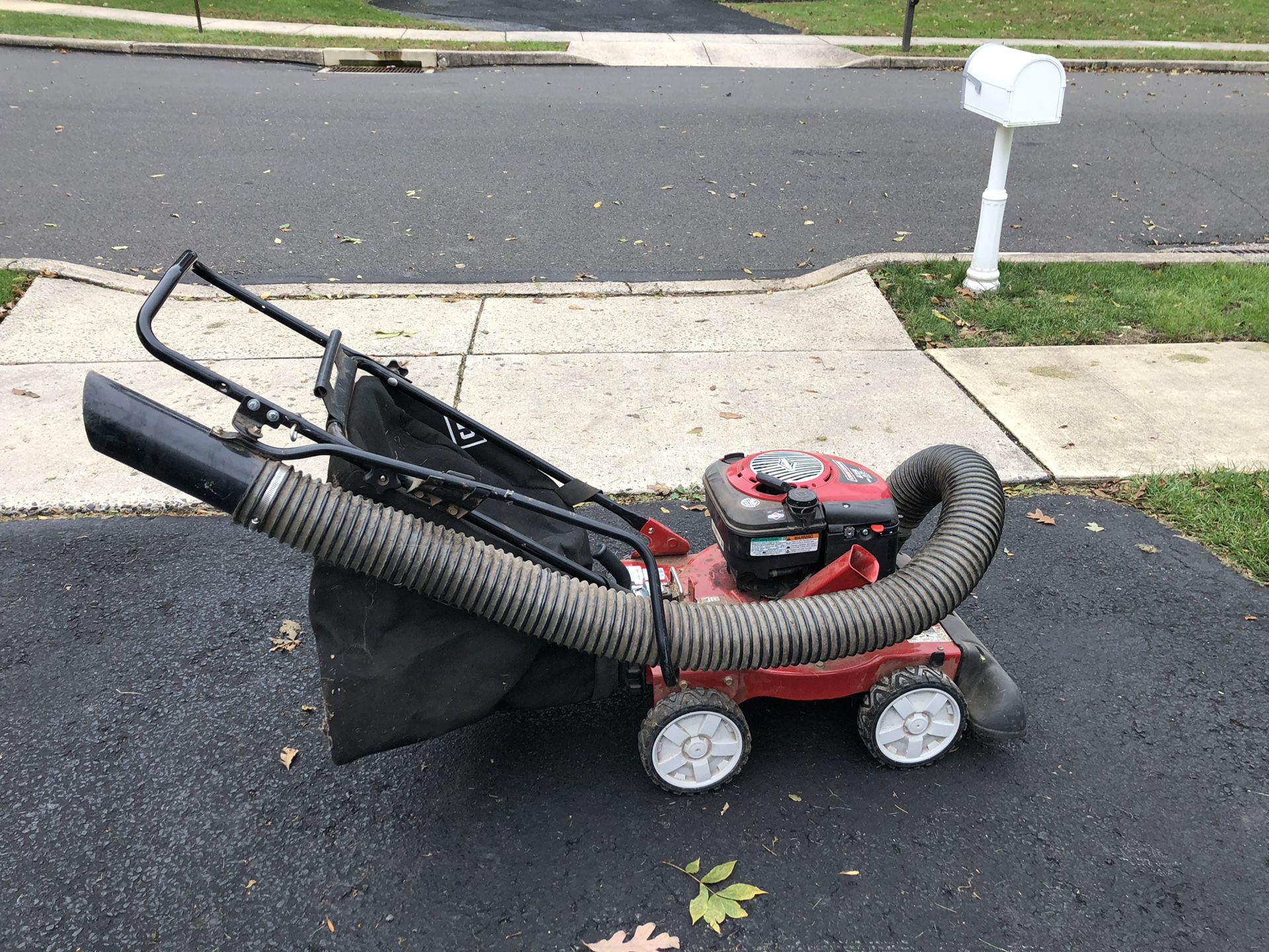 Craftsman Lawn Chipper Shredder Vacuum (Leaf sucker)