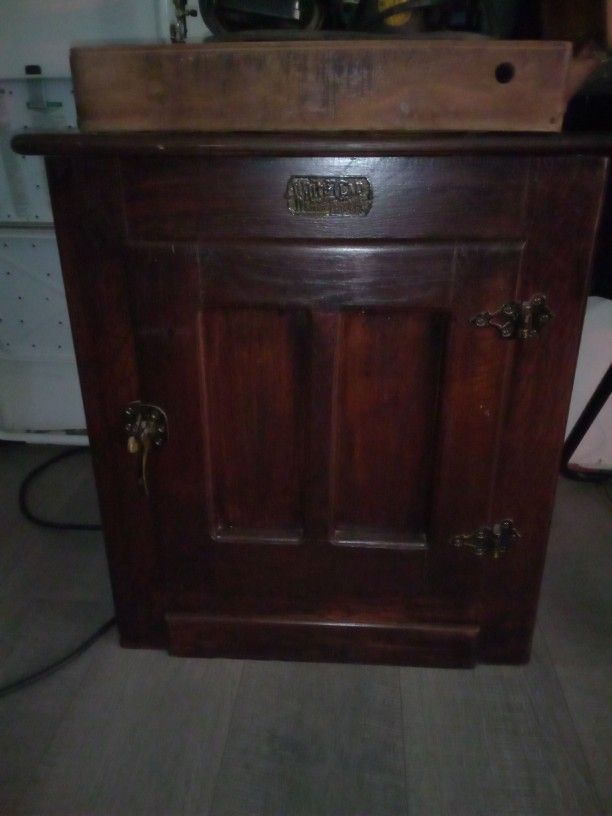 The White Clad Ice Box for Sale in Phelan, CA OfferUp