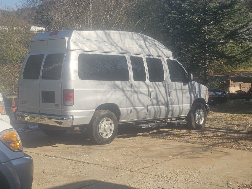 2006 Ford E350