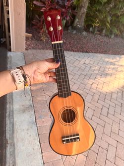 Audster Soprano Wood Ukulele with Bag