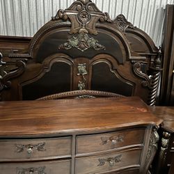 Antique King Size Bedroom Set with beautiful detailed Carvings 