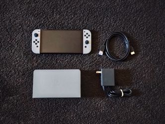 NINTENDO SWITCH OLED in Great Condition