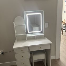 Vanity and Dresser Set