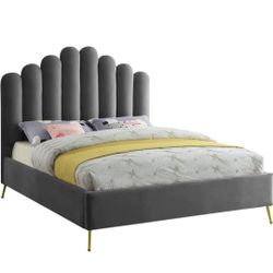 Lily Velvet Grey King Bed

