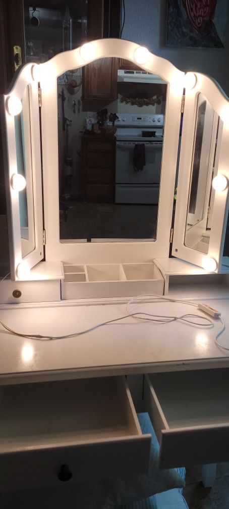 Make Up VANITY