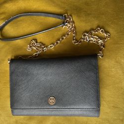 TORY BURCH Crossbody Wallet on Chain 7.5 × 5.5 inch (cash & pick up only) Please see all the pictures