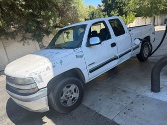 2000 CHEVY SILVERADO EXT CAB.   Runs great,workhorse $1900