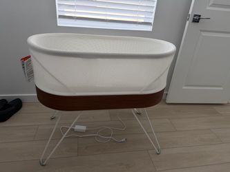 SNOO Smart Sleeper Bassinet - Excellent Condition - Original Owner