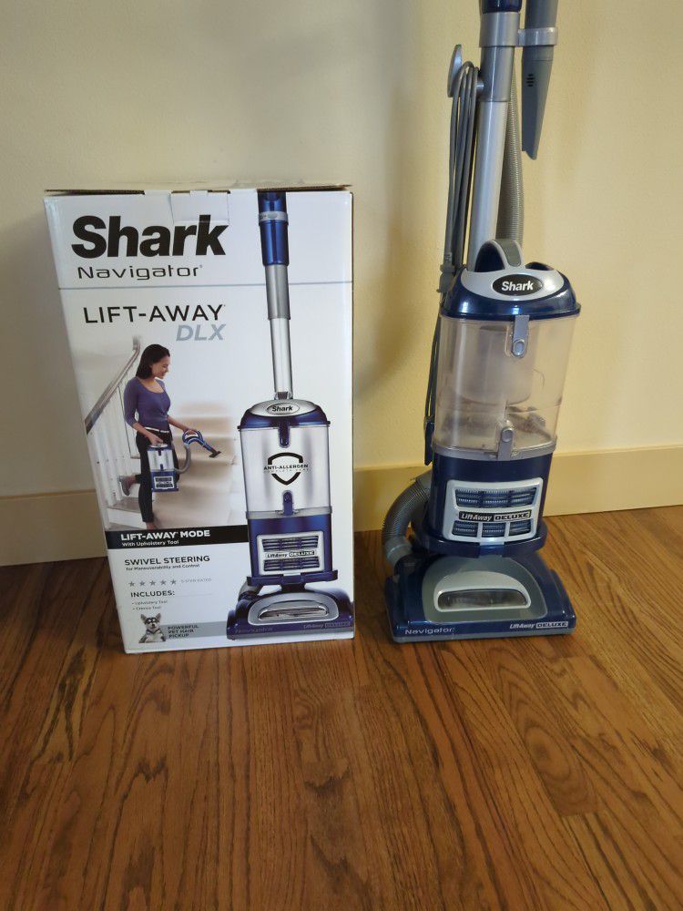 Shark Navigator Vacuum Cleaner - Lift Away DLX - NV360