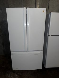 Kenmore elite refrigerator with ICE maker working great