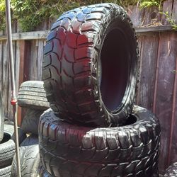Vendo 4 Llantas Medida 33-X-12-50-20 Muy Buena Calidad 