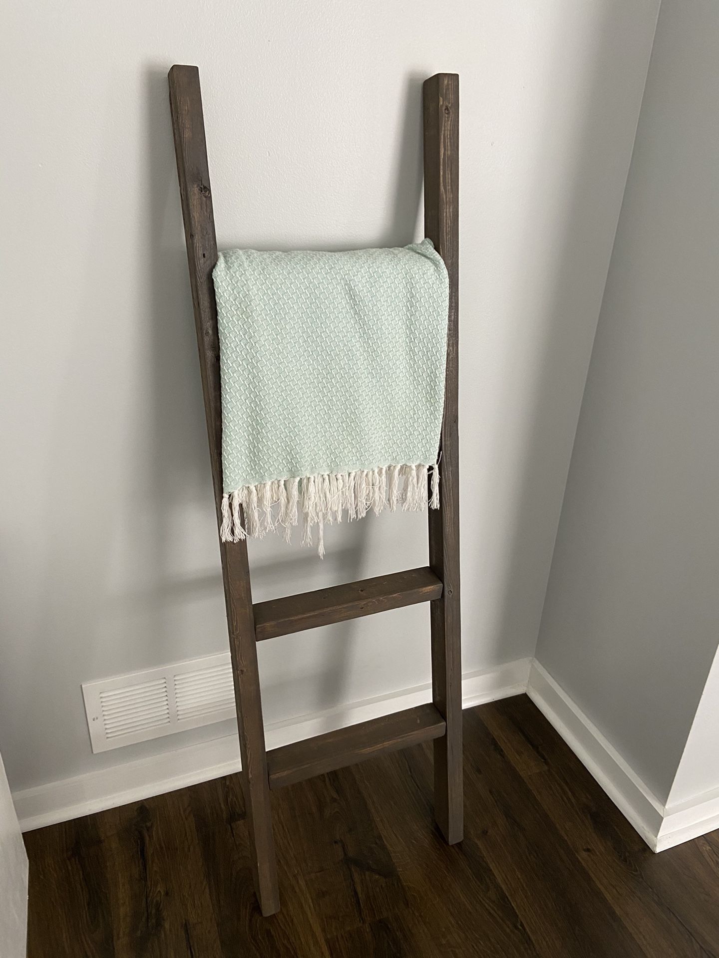 Farmhouse Blanket Ladders