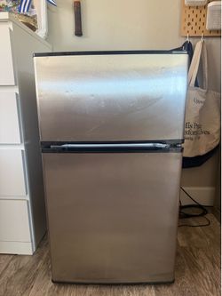 Mini fridge 3.1 cubic feet