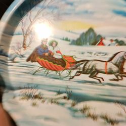 11 Inch Vintage Christmas Molded Plastic Serving Tray Sleigh Ride 