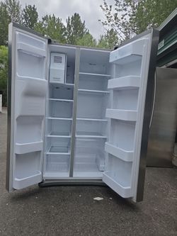 Samsung refrigerator running great 36"W 33"D 70"H