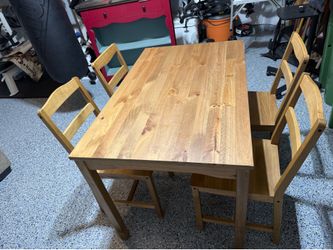 Table w/chairs