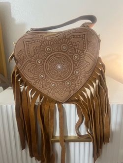 Heart shape leather crossbody e